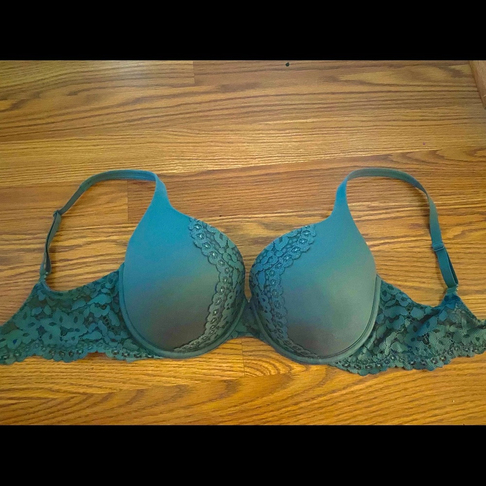 Victoria Secret 32DDD Lace push-up bra